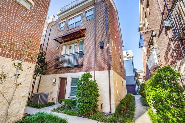 $3,248 | 4323 Dickason Avenue, Unit 25, Dallas, TX 75219