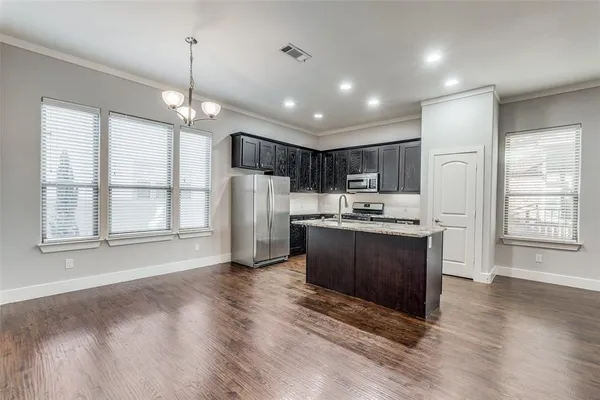 $3,248 | 4323 Dickason Avenue, Unit 25, Dallas, TX 75219