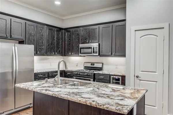 $3,248 | 4323 Dickason Avenue, Unit 25, Dallas, TX 75219