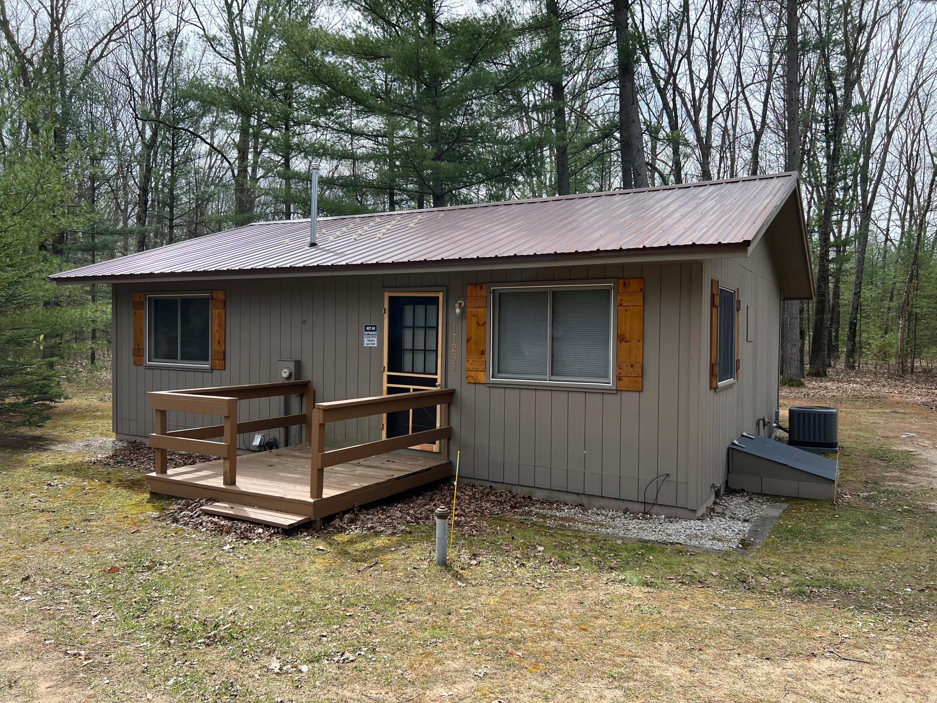 17293 Hoxeyville Road Wellston, MI 49689 - Photo 2 of 23 IMG_3606