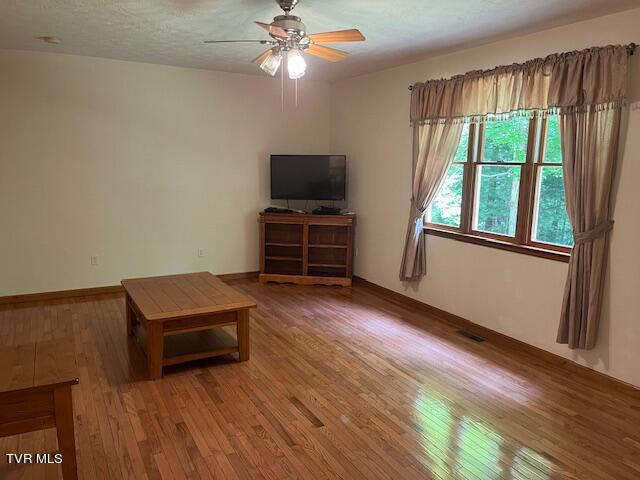 13302 Flatwoods Road Coeburn, VA 24230 - Photo 6 of 25 IMG_1497 (1)