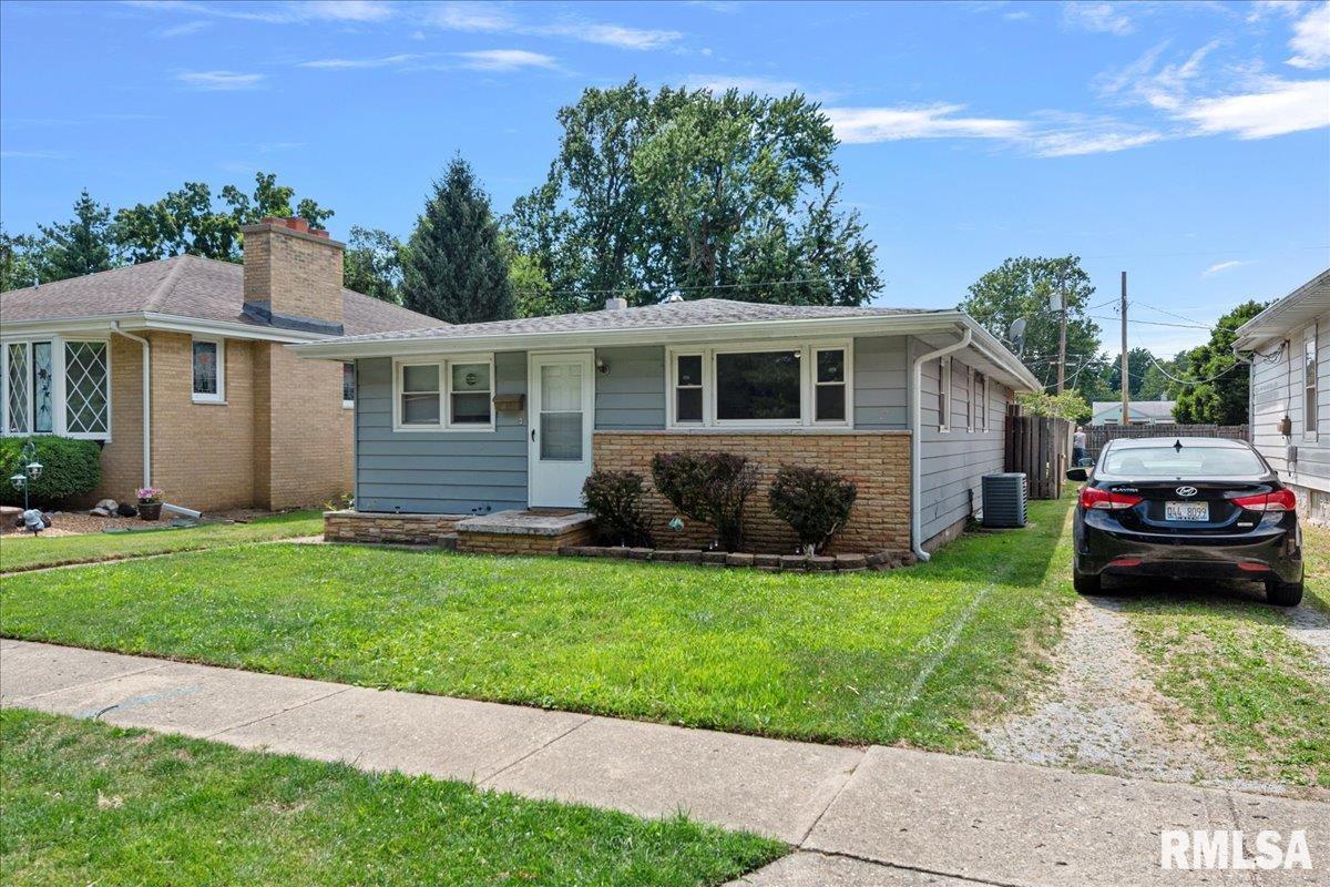 2421 South 15th Street Springfield, IL 62703 - Photo 2 of 30