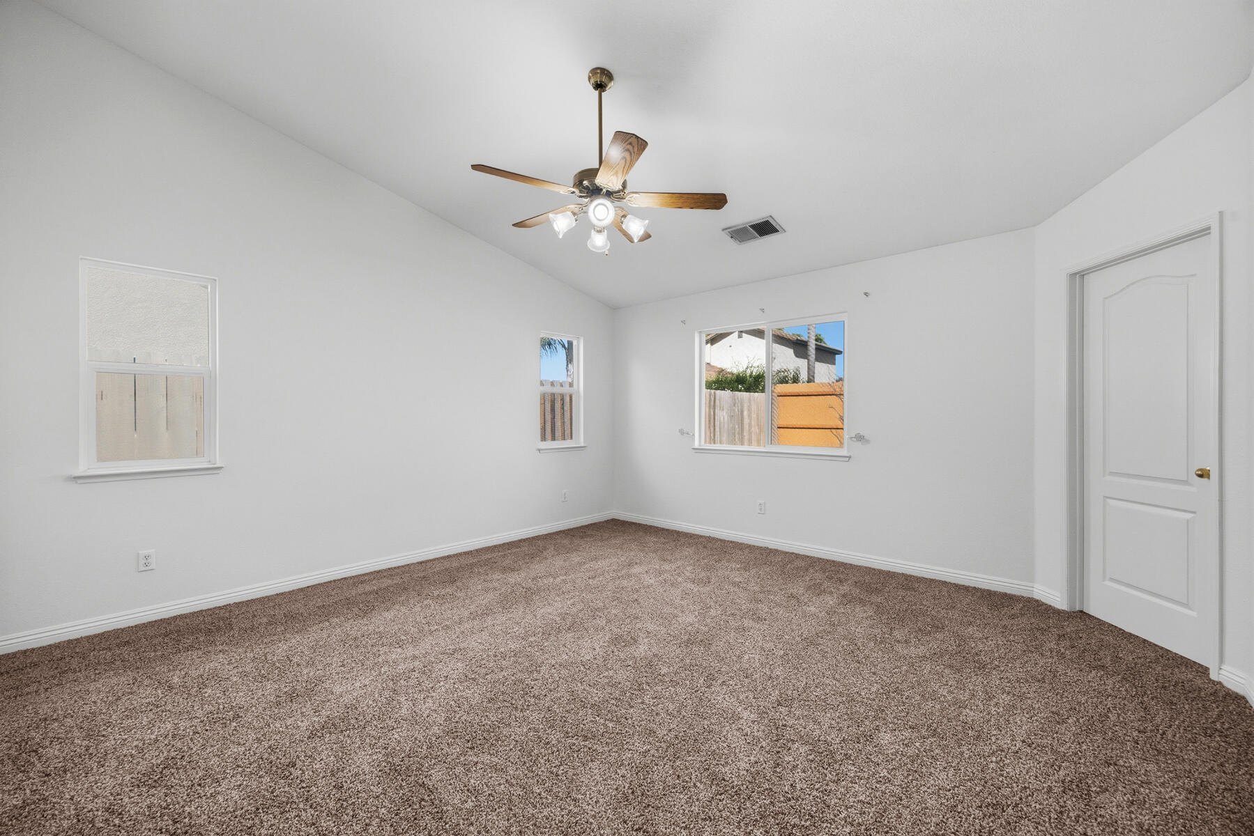 1752 Modoc Avenue Tulare, CA 93274 - Photo 27 of 45 27 - Master Bedroom (1)