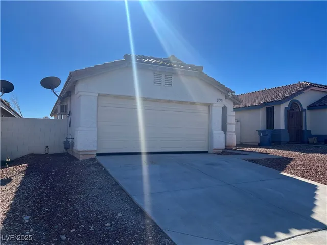 $1,900 | 9343 Gray Duck Court, Las Vegas, NV 89147
