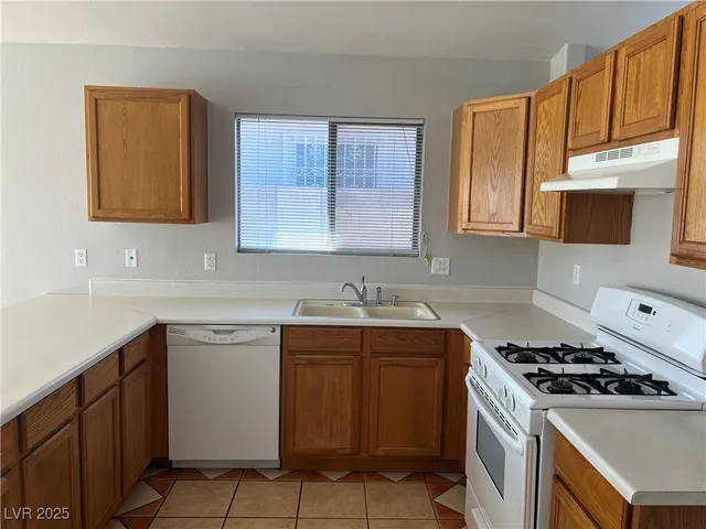 $1,900 | 9343 Gray Duck Court, Las Vegas, NV 89147