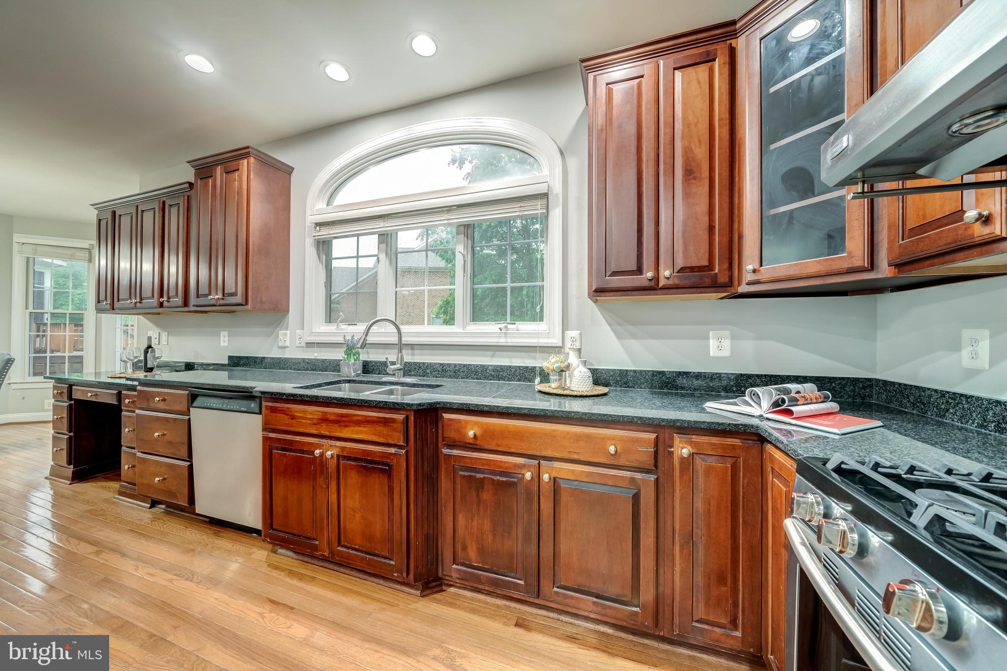 302 Kingsley Road Southwest Vienna, VA 22180 - Photo 29 of 85