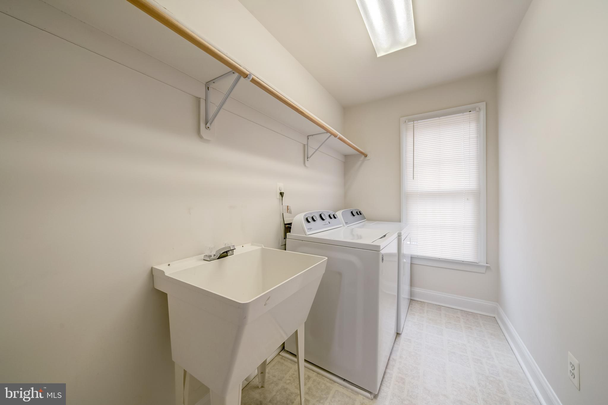 302 Kingsley Road Southwest Vienna, VA 22180 - Photo 49 of 85