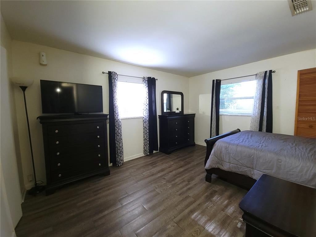 516 B Track Run Ocala, FL 34472 - Photo 17 of 41 a spacious bedroom with a bed and a dresser
