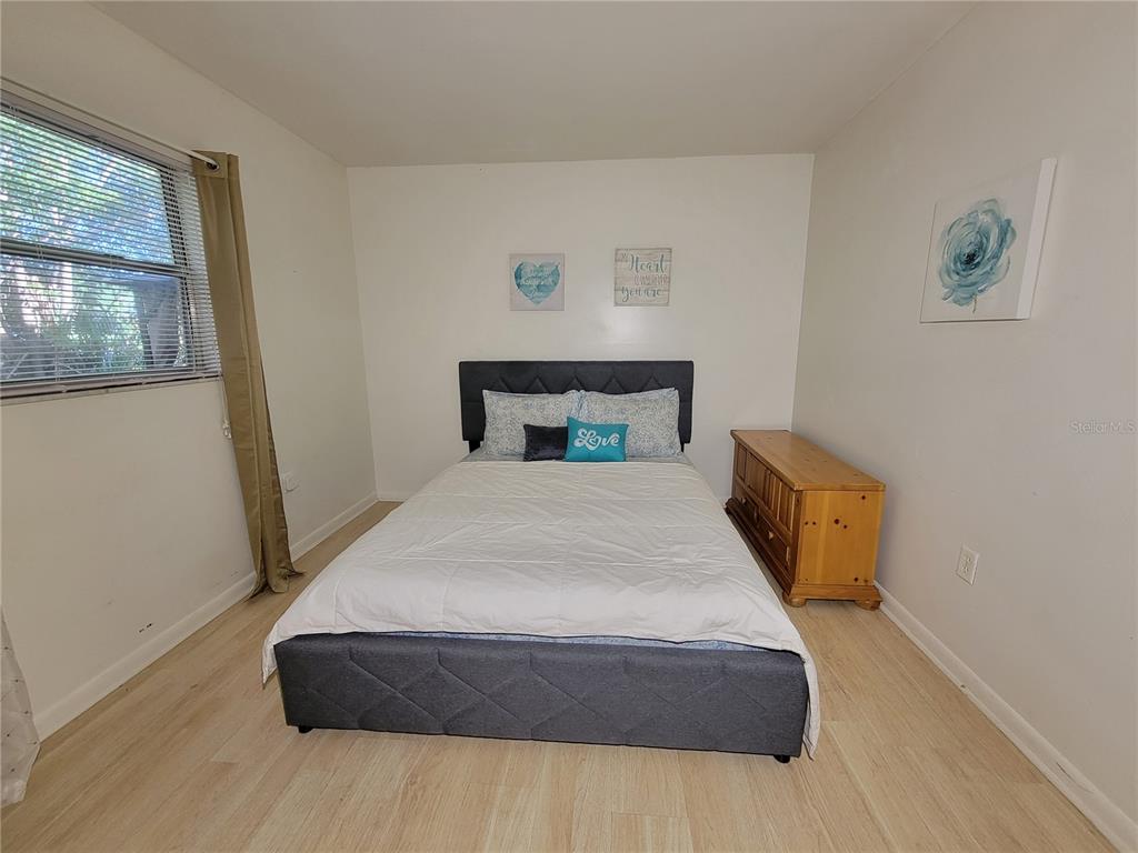 516 B Track Run Ocala, FL 34472 - Photo 25 of 41 a bedroom with a bed and window