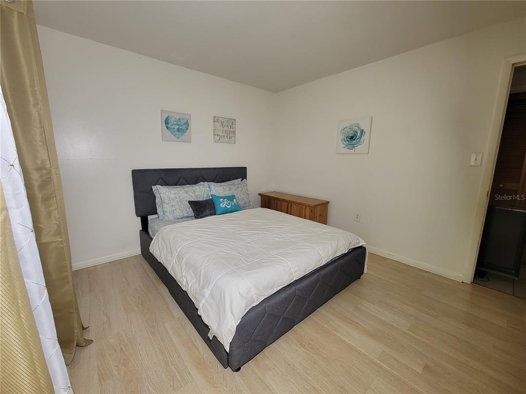 516 B Track Run Ocala, FL 34472 - Photo 26 of 41 a bed sitting in a bedroom next to a window