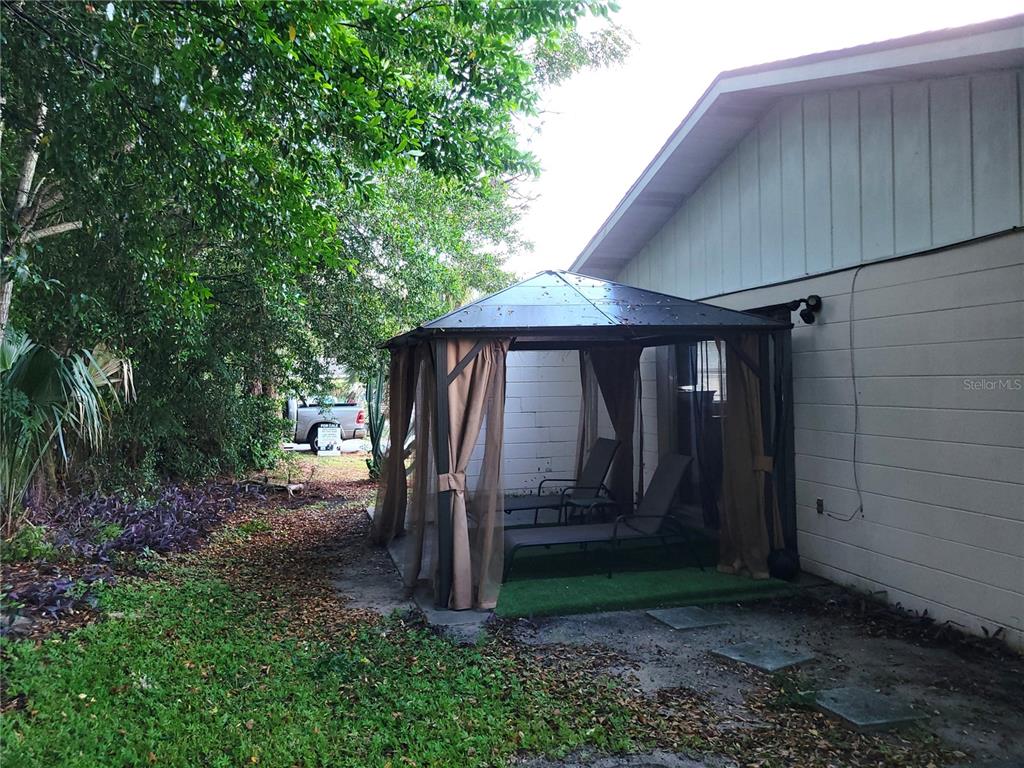516 B Track Run Ocala, FL 34472 - Photo 39 of 41 a backyard of a house with lots of green space