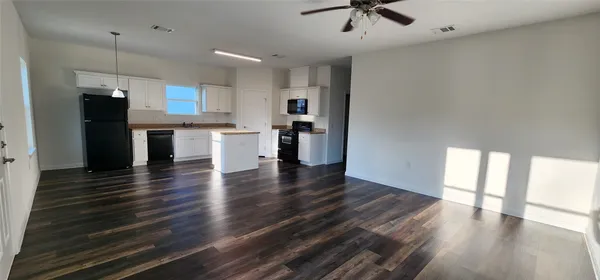 $1,550 | 6206 Lacey Oak Drive, Hitchcock, TX 77563