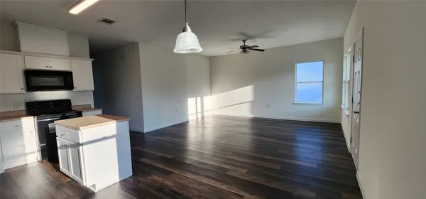 $1,550 | 6206 Lacey Oak Drive, Hitchcock, TX 77563
