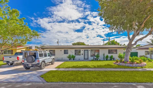 $749,000 | 1320 South Deerfield Avenue, Deerfield Beach, FL 33441