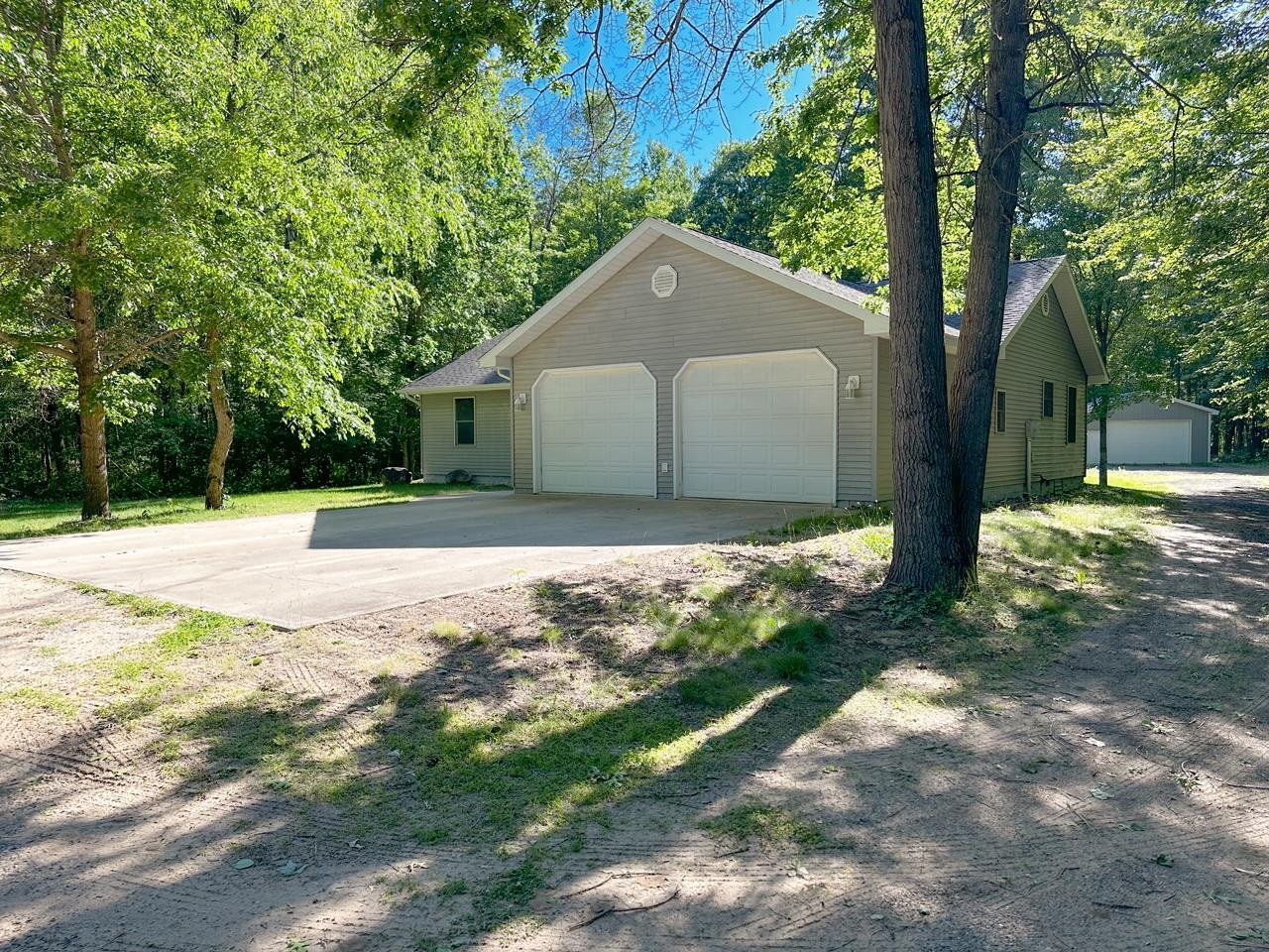 2797 North Castor Road Coleman, MI 48618 - Photo 1 of 31 1923458-9e13e99f-05bb-446a-a6c5-ad1465bd0c83.JPG