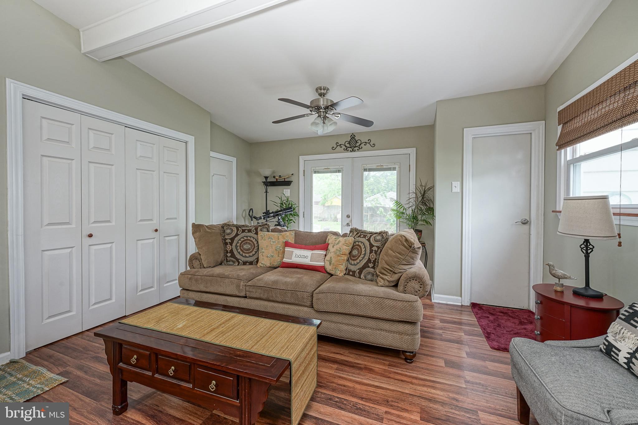 612 Cornwall Road Sewell, NJ 08080 - Photo 13 of 35 Family Room w/Cathedral Ceilings
