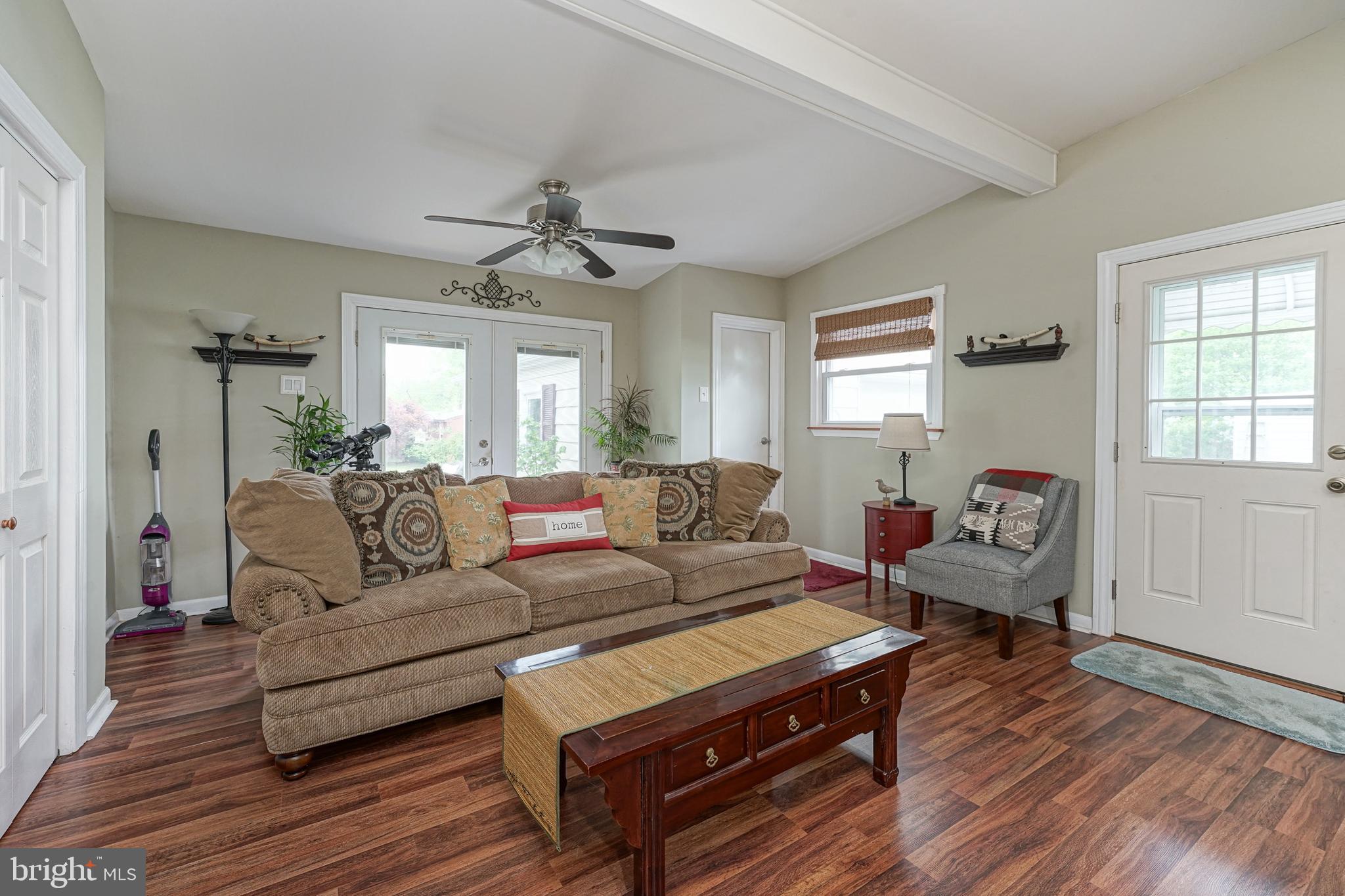 612 Cornwall Road Sewell, NJ 08080 - Photo 16 of 35 Family Room w/Laminate Flooring