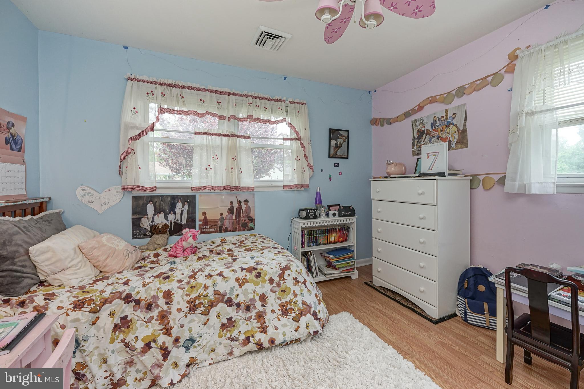 612 Cornwall Road Sewell, NJ 08080 - Photo 22 of 35 2nd Bedroom w/Laminate Flooring