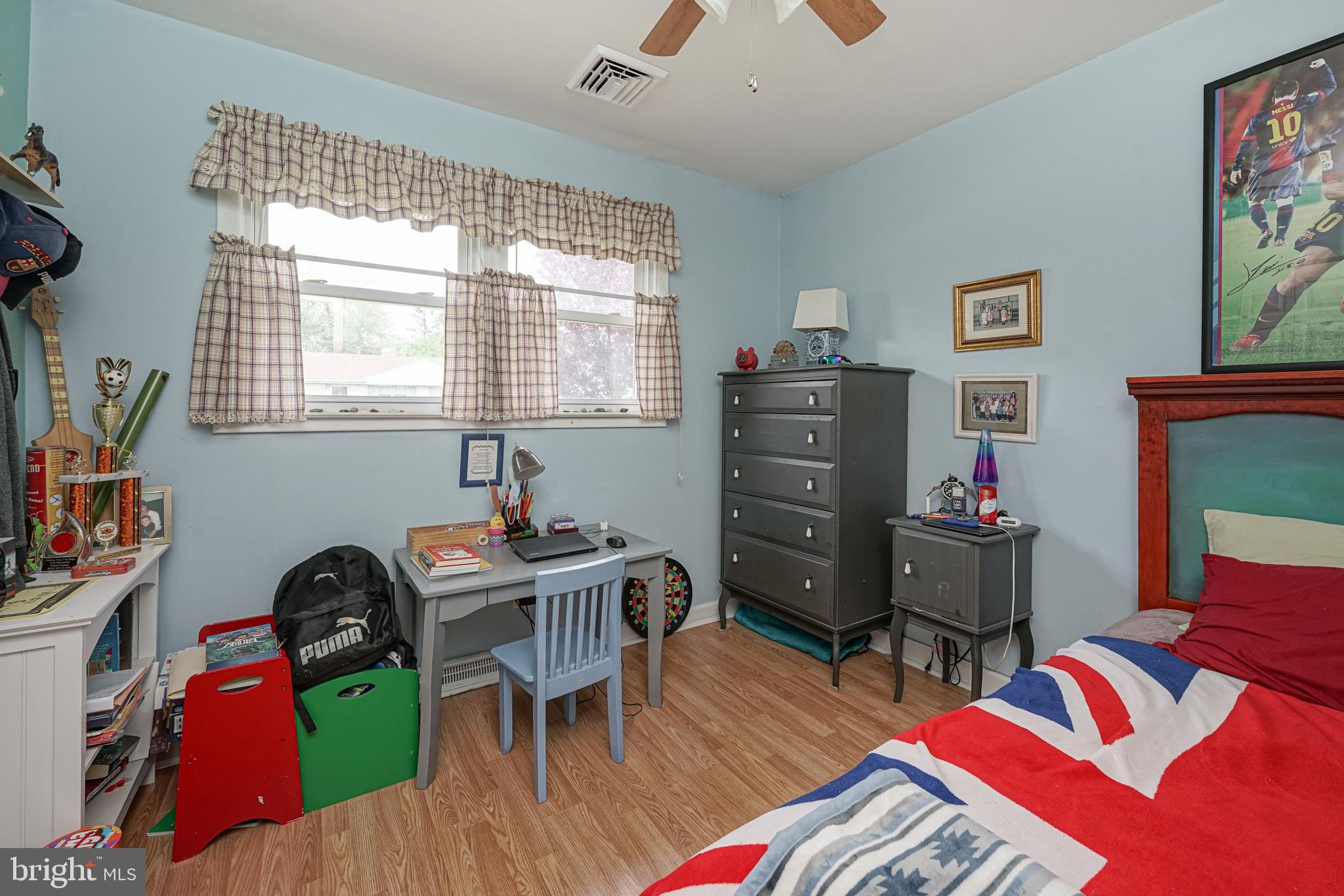 612 Cornwall Road Sewell, NJ 08080 - Photo 26 of 35 3rd Bedroom w/Laminate Flooring