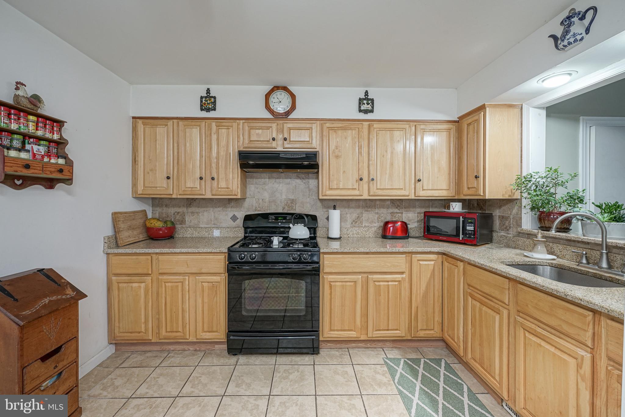 612 Cornwall Road Sewell, NJ 08080 - Photo 9 of 35 Kitchen w/Tile Back Splash
