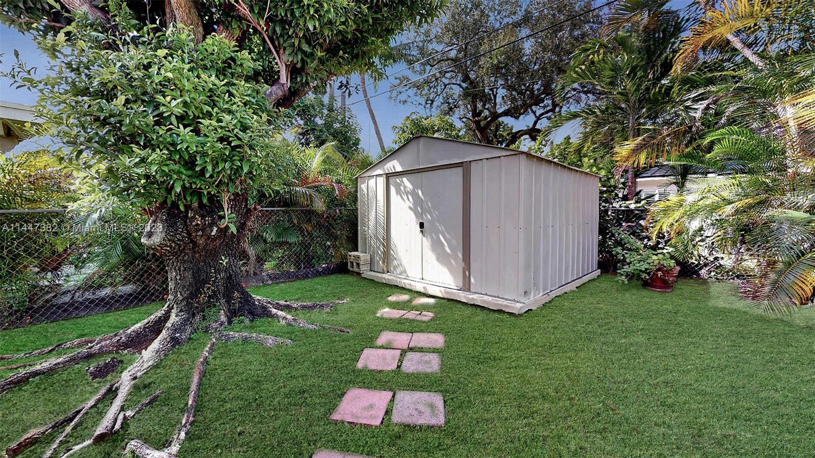 9815 Southwest 77th Street Miami, FL 33173 - Photo 30 of 30 a backyard of a house with lots of green space
