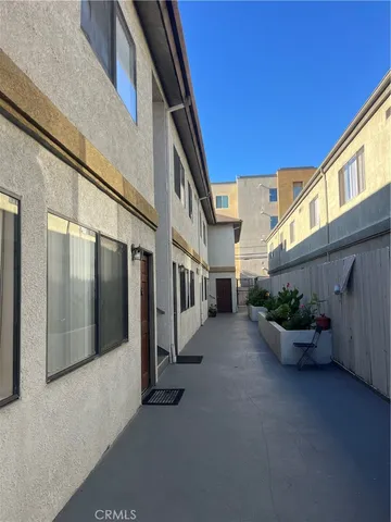 $2,200 | 257 East Santa Anita Avenue, Unit 202, Burbank, CA 91502