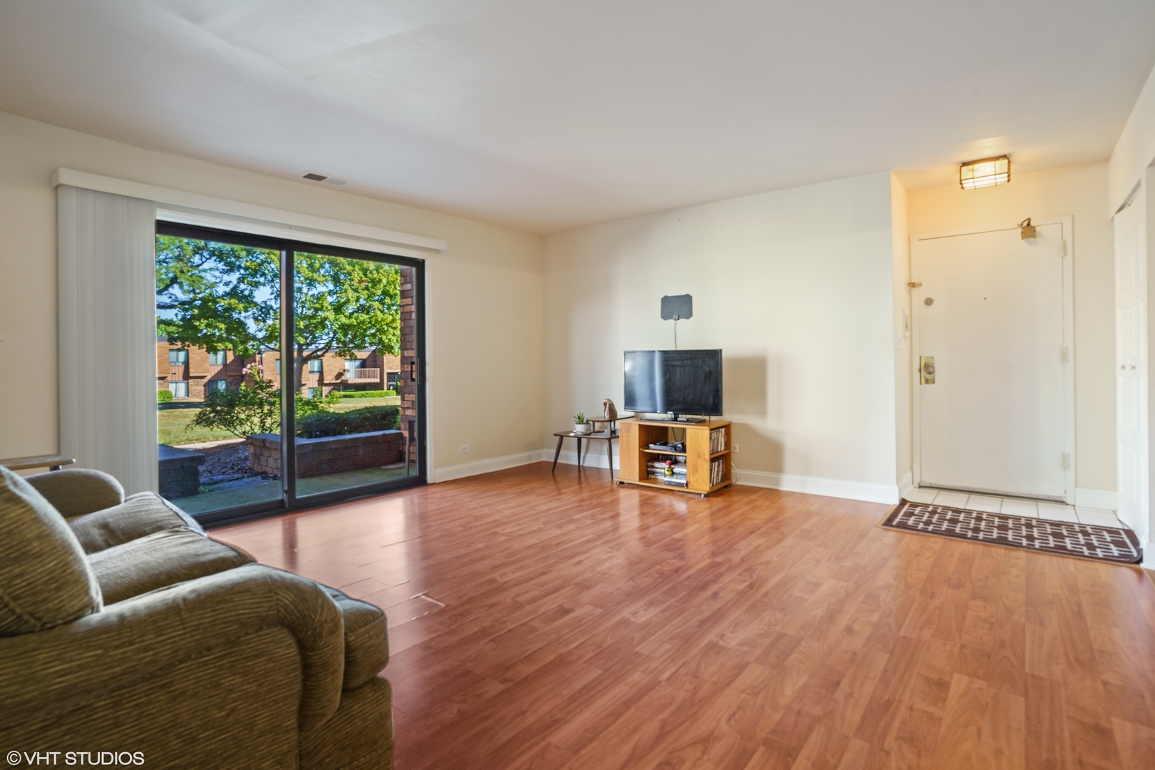 729 Limerick Lane, Unit 1B Schaumburg, IL 60193 - Photo 2 of 14