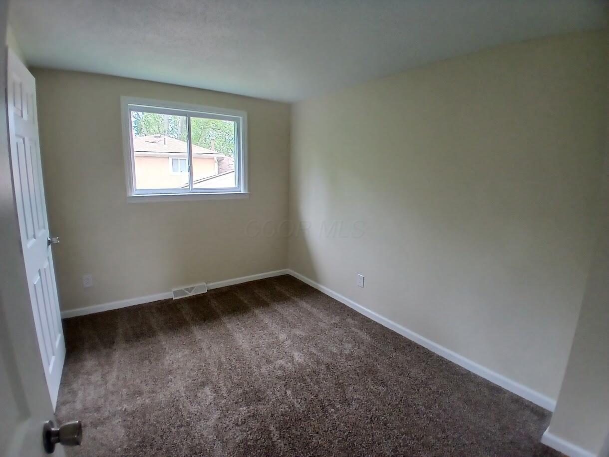 2489 Lipton Road Columbus, OH 43232 - Photo 21 of 26 Bedroom 3
