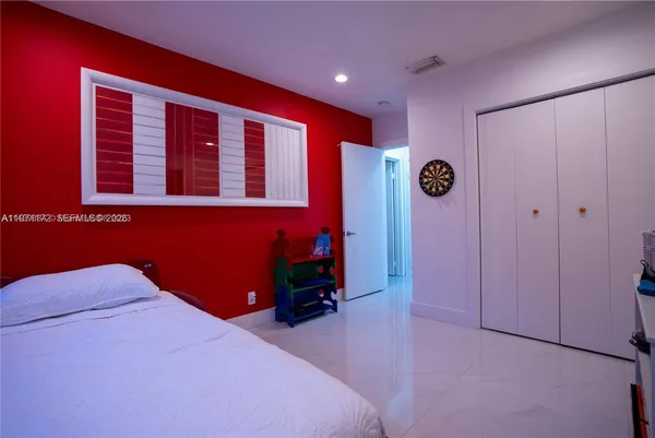 $6,000 | 31 Southwest 6th Street, Hallandale Beach, FL 33009