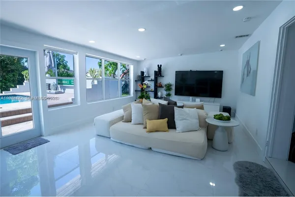 $6,000 | 31 Southwest 6th Street, Hallandale Beach, FL 33009