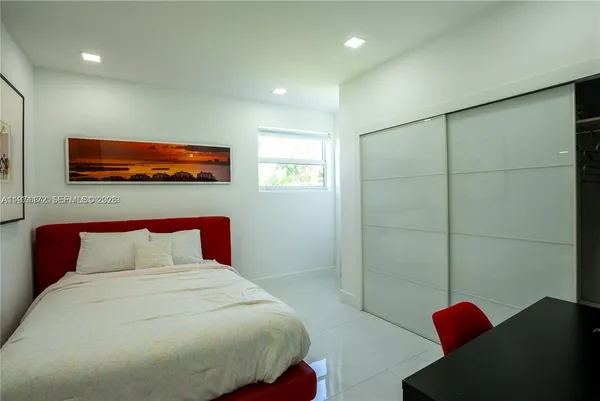 $6,000 | 31 Southwest 6th Street, Hallandale Beach, FL 33009