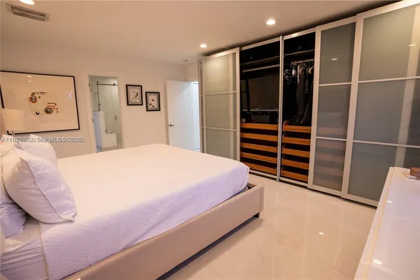 $6,000 | 31 Southwest 6th Street, Hallandale Beach, FL 33009