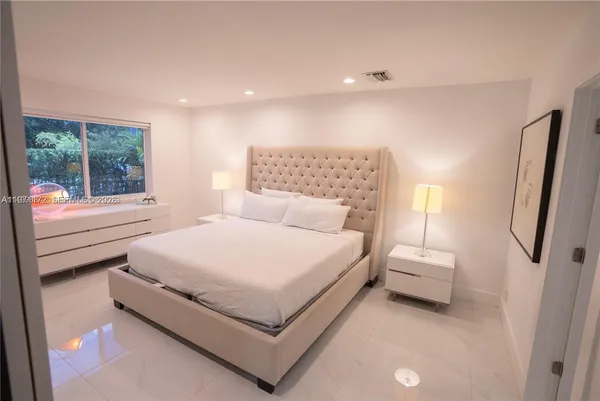 $6,000 | 31 Southwest 6th Street, Hallandale Beach, FL 33009