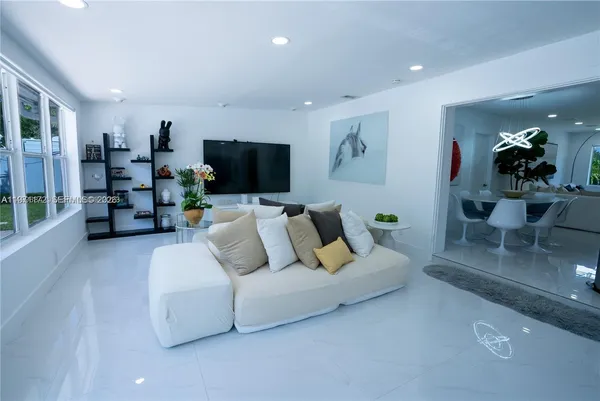 $6,000 | 31 Southwest 6th Street, Hallandale Beach, FL 33009