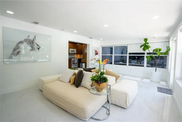 $6,000 | 31 Southwest 6th Street, Hallandale Beach, FL 33009