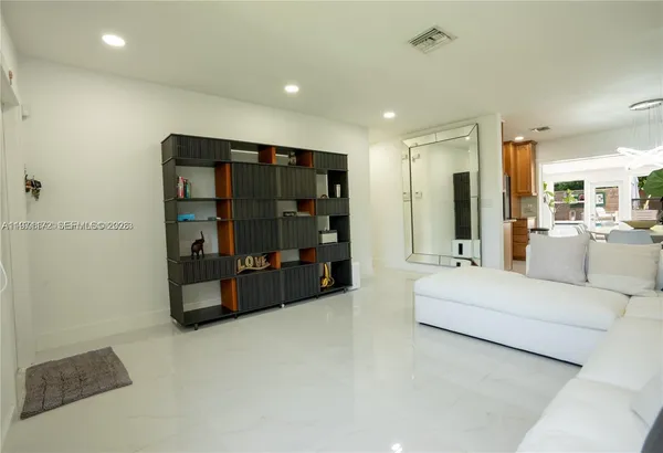 $6,000 | 31 Southwest 6th Street, Hallandale Beach, FL 33009