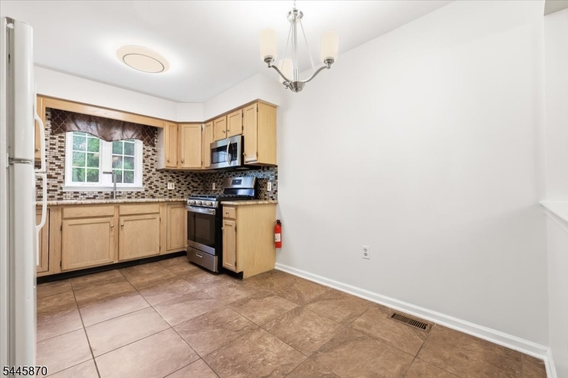 73 Castleton Road Princeton, NJ 08540 - Photo 11 of 29