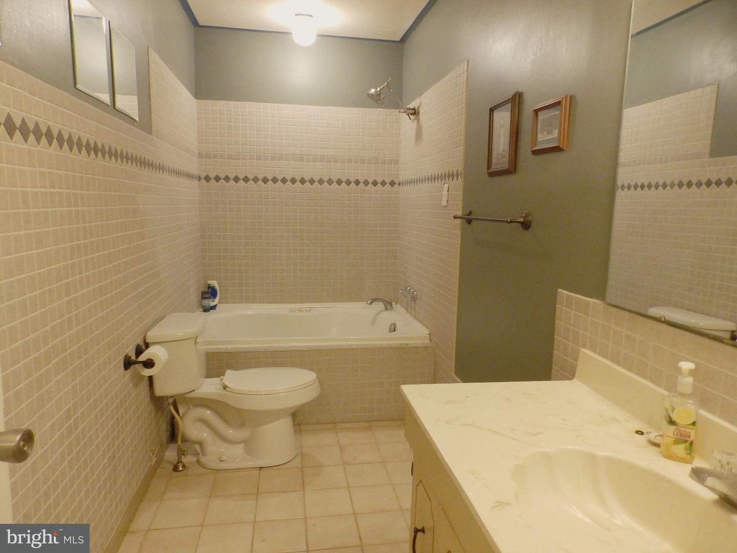 44 Stonegate Road Quakertown, PA 18951 - Photo 10 of 11 Bathroom
