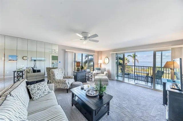 $4,000 | 1477 Park Beach Circle, Unit 11, Punta Gorda, FL 33950