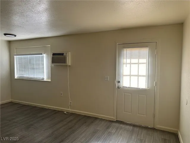 $975 | 231 North 14th Street, Unit D, Las Vegas, NV 89101