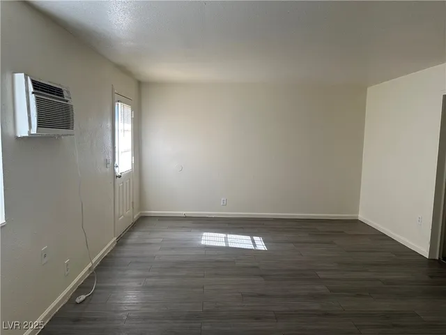 $975 | 231 North 14th Street, Unit D, Las Vegas, NV 89101