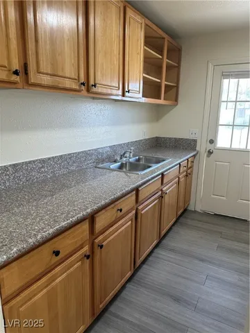 $975 | 231 North 14th Street, Unit D, Las Vegas, NV 89101