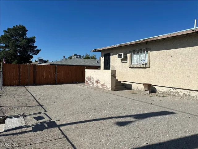 $975 | 231 North 14th Street, Unit D, Las Vegas, NV 89101