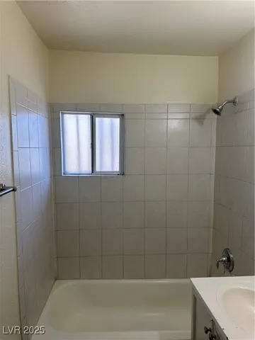 $975 | 231 North 14th Street, Unit D, Las Vegas, NV 89101