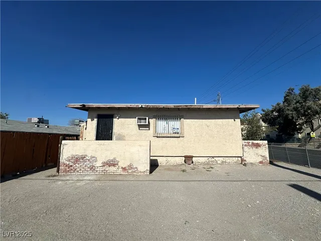 $975 | 231 North 14th Street, Unit D, Las Vegas, NV 89101