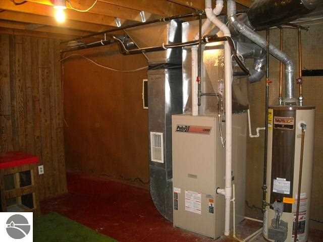 10694 Wildwood Road Interlochen, MI 49643 - Photo 20 of 22 1746975-19.JPG