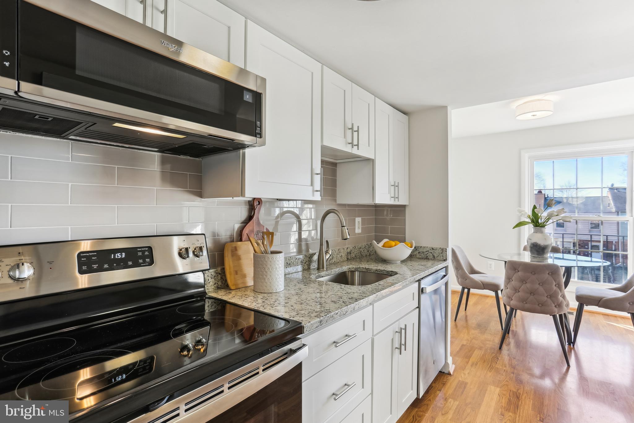 33 Timber Rock Road Gaithersburg, MD 20878 - Photo 13 of 43 Kitchen w/ stainless steel appliances