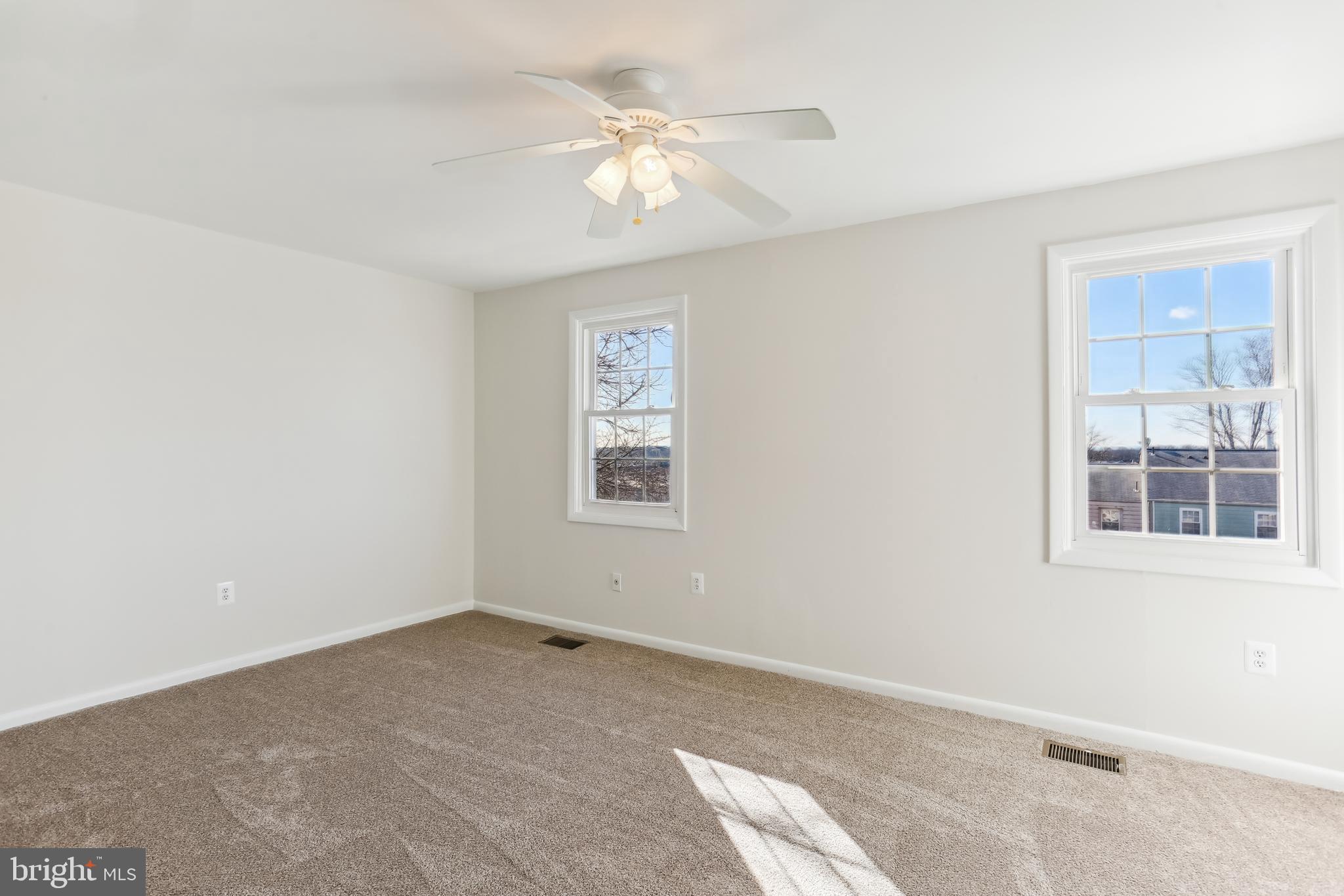 33 Timber Rock Road Gaithersburg, MD 20878 - Photo 23 of 43 Light filled primary suite