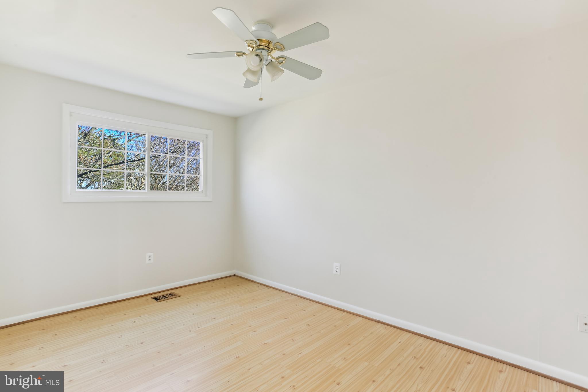 33 Timber Rock Road Gaithersburg, MD 20878 - Photo 30 of 43 fourth bedroom w/ natural light