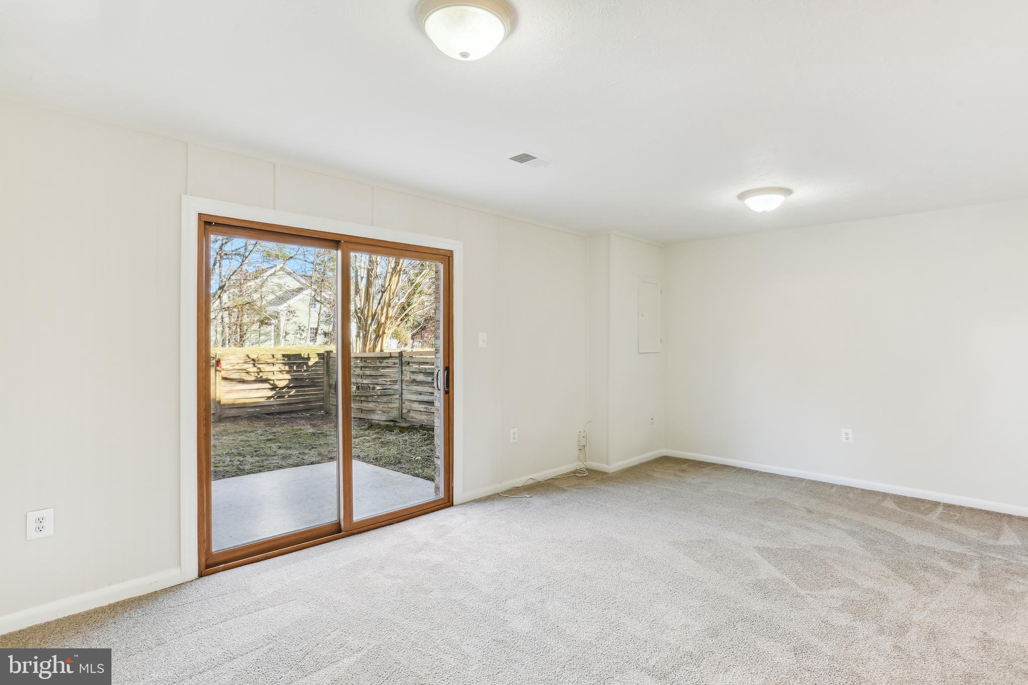 33 Timber Rock Road Gaithersburg, MD 20878 - Photo 38 of 43 Family room w/ lots of natural light